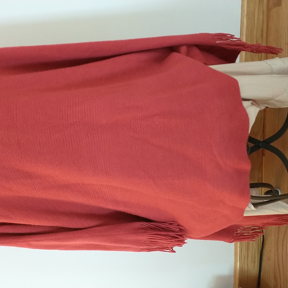Poncho - Picture 4 of 7